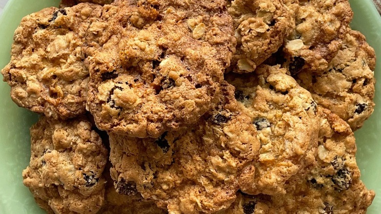 oatmeal raisin cookies