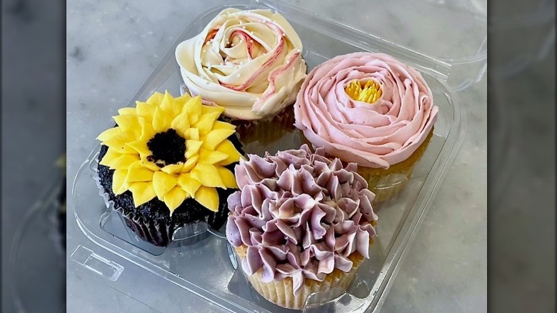 cupcakes with flower icing