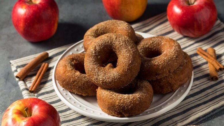 apple cider donuts