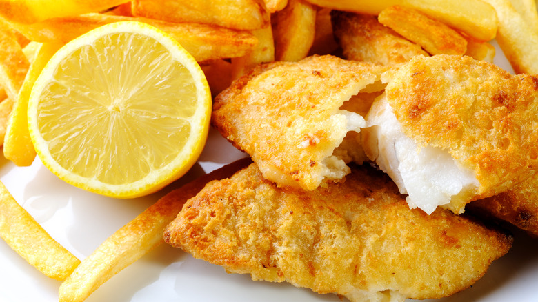 fried fish with lemon 