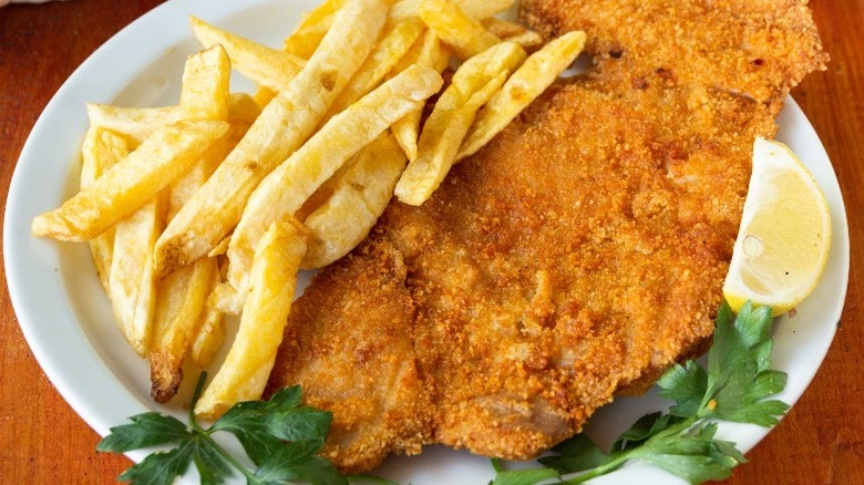 Fish and chips with parsley and lemon wedge