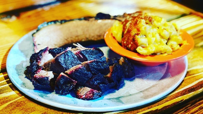 Fox Smokehouse meal with macaroni and cheese 