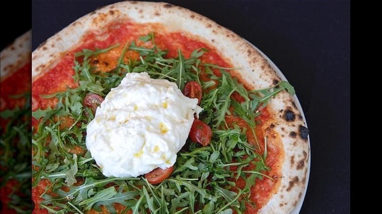 Pizza, tomato sauce and arugula