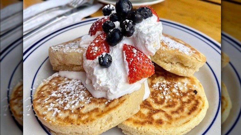 Pancakes with berries and cream 