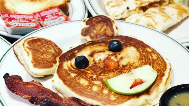 Mouse pancakes with fruit 