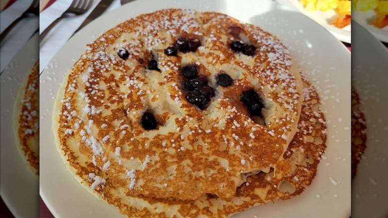 Blueberry pancakes and sugar 