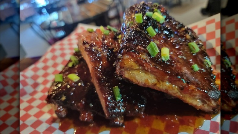 Ribs and scallions 