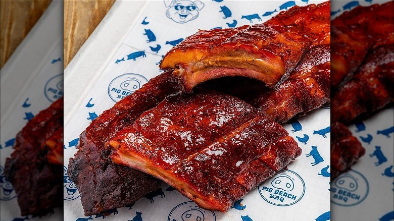 Barbecue ribs on tray