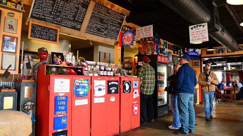 Customers at Pappy's Smokehouse restaurant