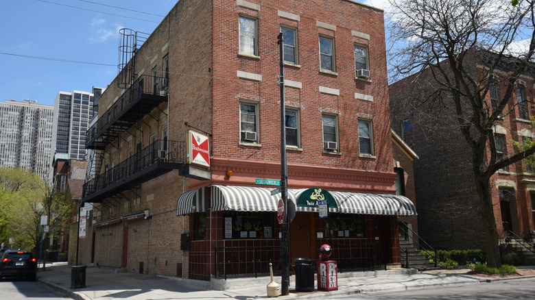 Twin Anchors restaurant shopfront exterior