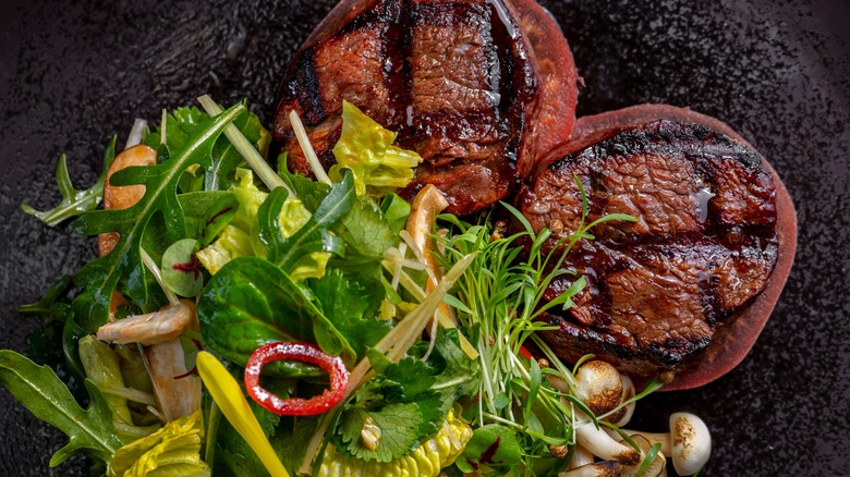 filet mignon with green salad