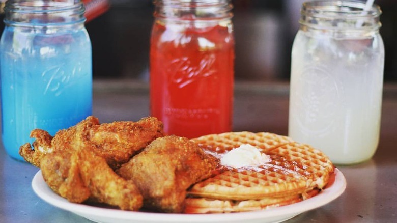 Chicken and waffles with drinks 