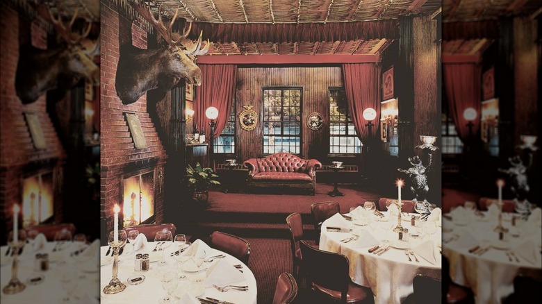 interior of keens steakhouse dining room