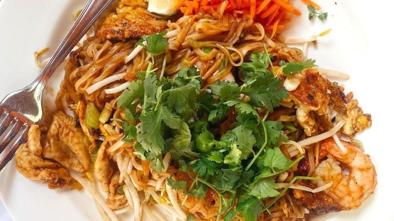 plate of pad thai