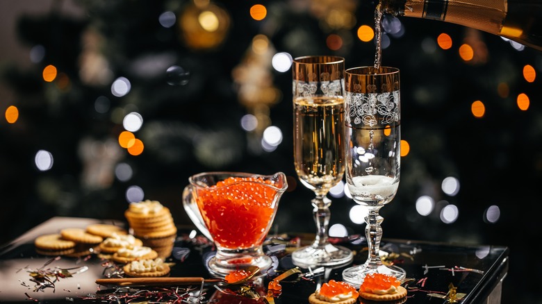 Caviar and champagne with crackers 