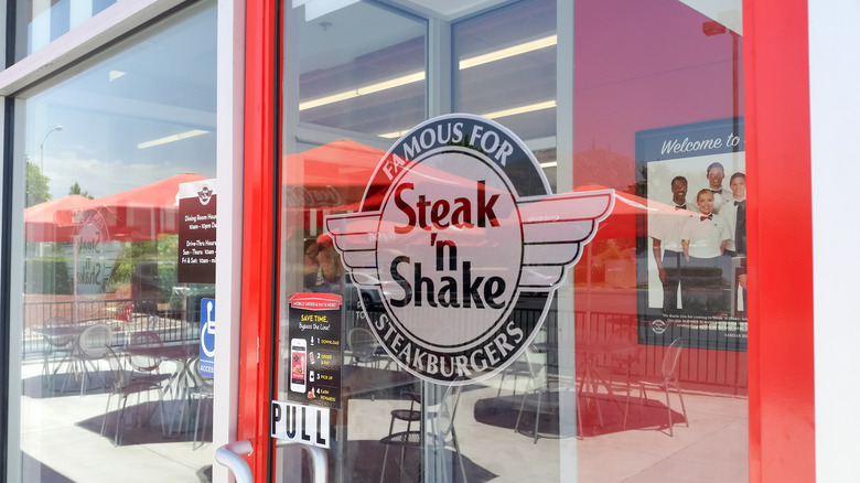 Steak 'n Shake door front