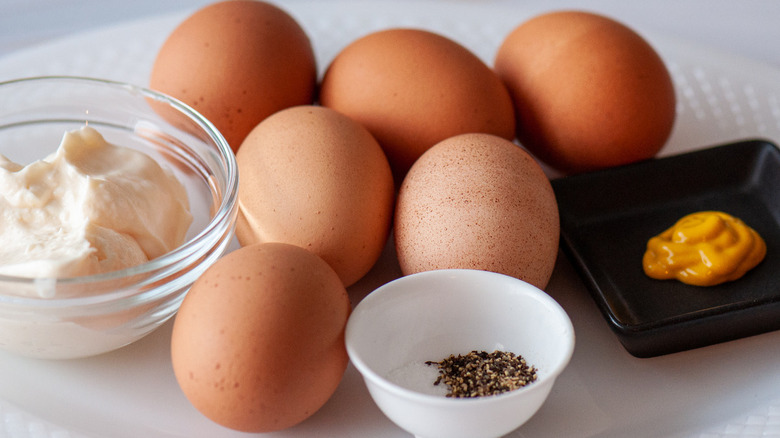 eggs with mayonnaise and seasonings