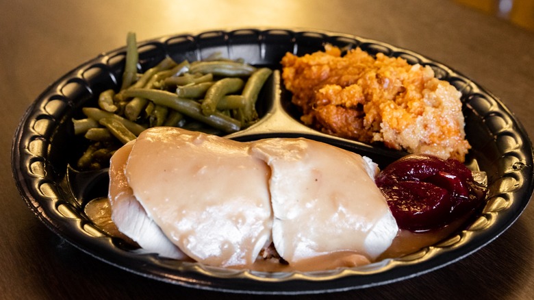 turkey dinner stuffing cranberry sauce green beans