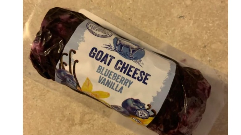 Blueberry vainilla flavored goat cheese