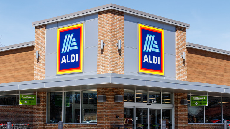 aldi exterior