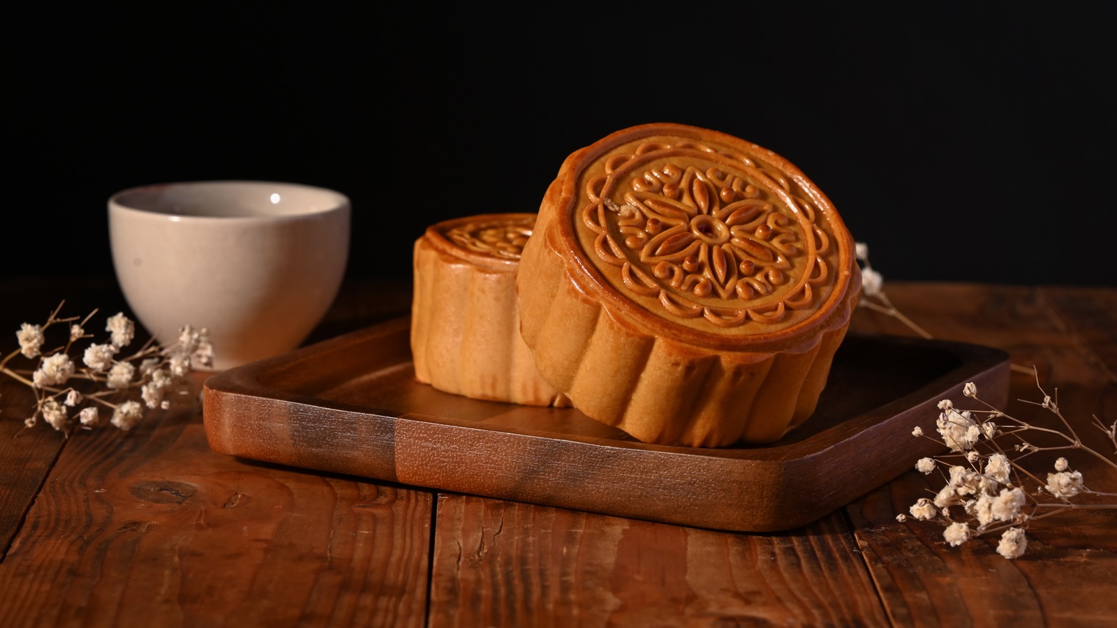 the-ancient-meaning-behind-hiding-a-salted-egg-yolk-in-mooncakes