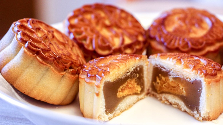 mooncake with duck egg filling