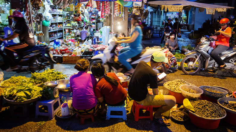 night market Vietnam