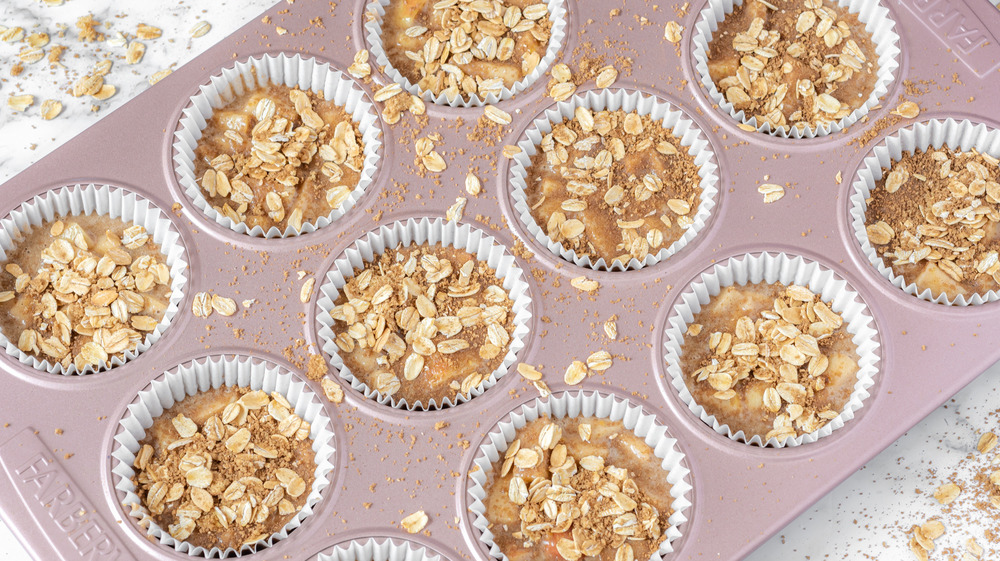 apple cinnamon muffins baking