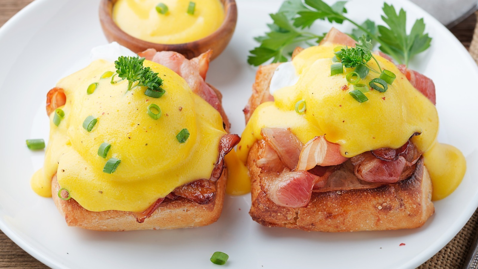 The Bacon Swap You Should Try With Eggs Benedict