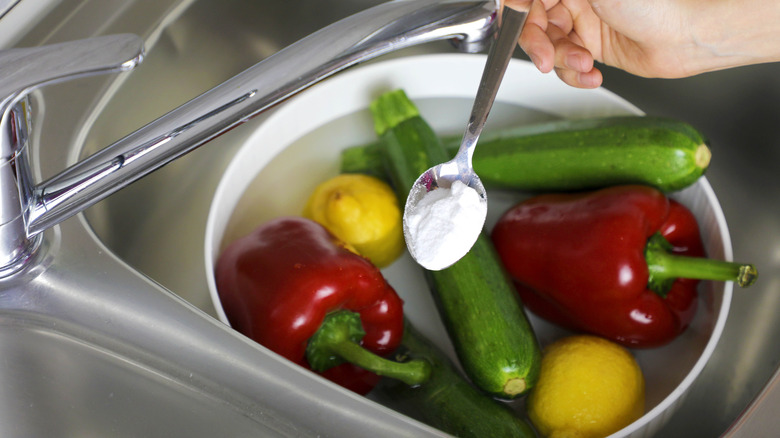 washing vegetables with baking soda