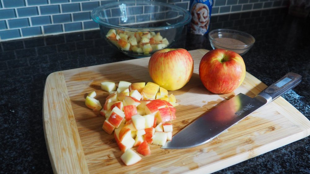 how to cut apples for 3-ingredient apple cobbler