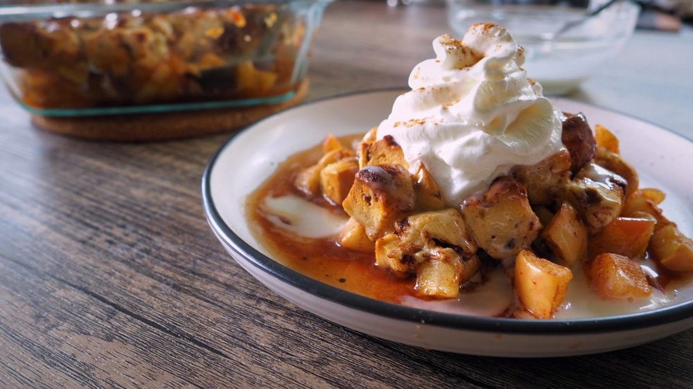 3-ingredient apple cobbler