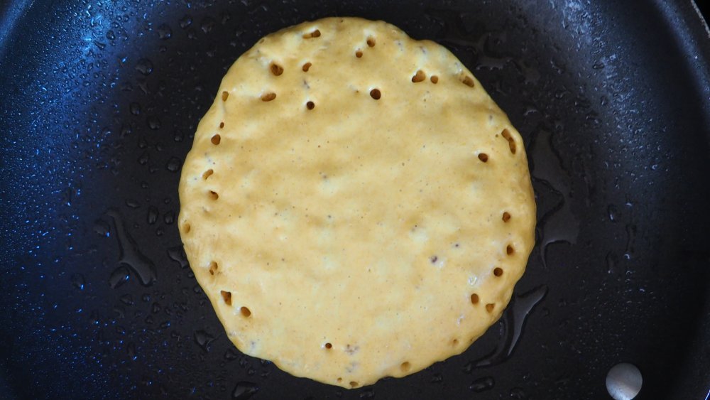 when to flip pancakes