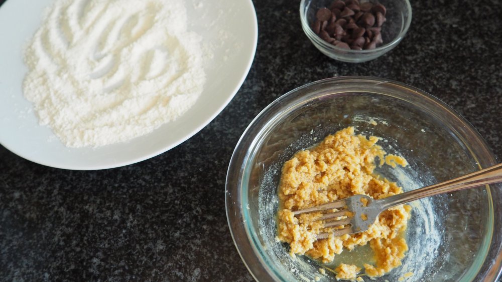 how to mix cookie dough for the 5-ingredient edible cookie dough recipe