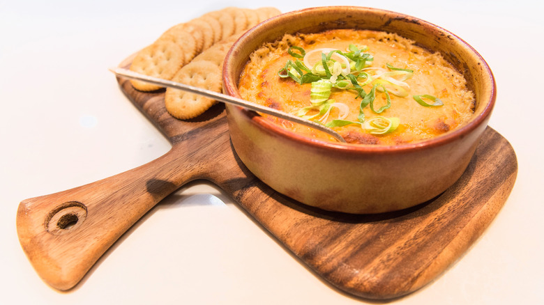 crab dip with Ritz crackers