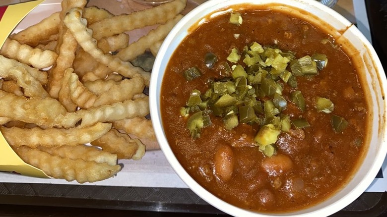 Braum's chili with fries