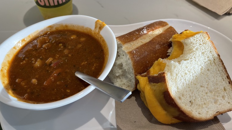 Panera turkey chili with sandwich