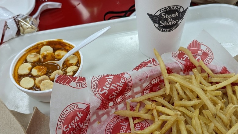 Steak 'n Shake chili with fries