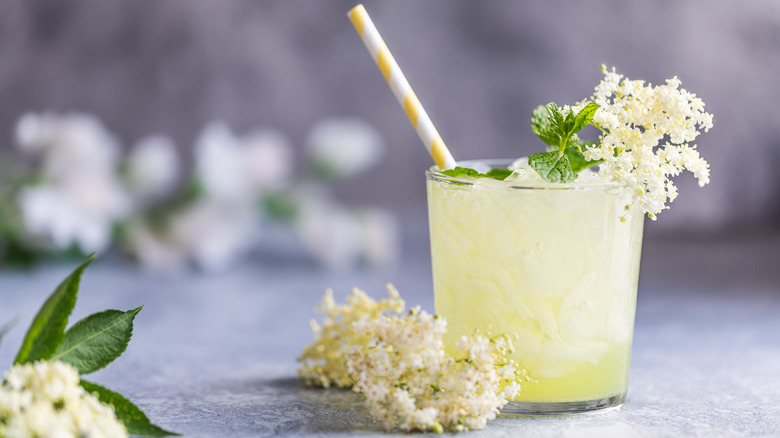 Nonalcoholic beverage with flowers