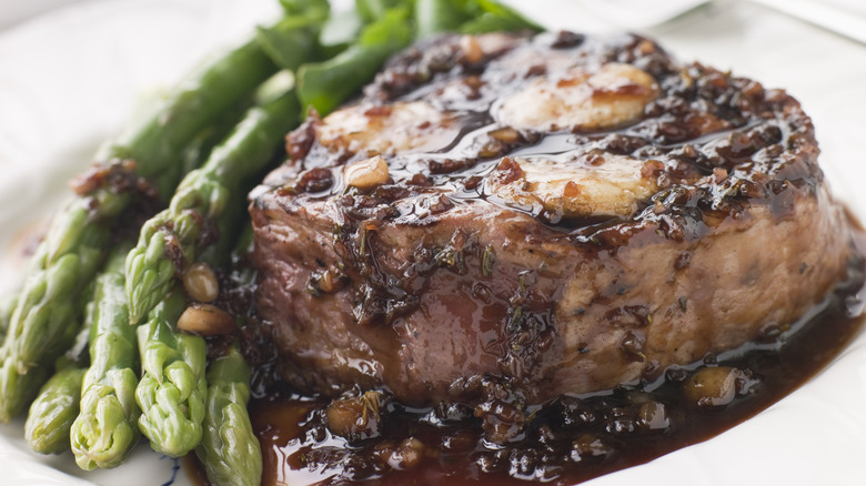 steak with Bordelaise sauce and asparagus