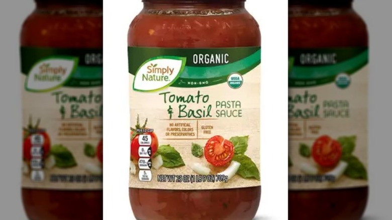 jar of Simply Nature organic tomato basil