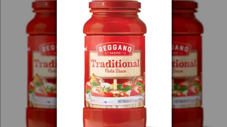 jar of Reggano traditional pasta sauce