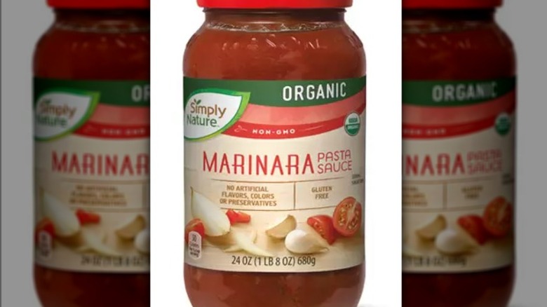 Jar of Simply Nature Organic marinara