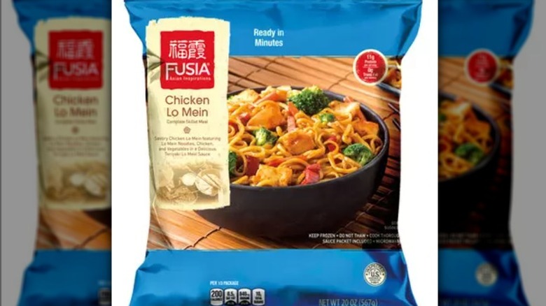 fusia asian chicken lo mein