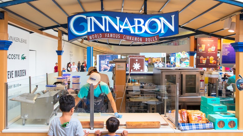 Cinnabon in a food court