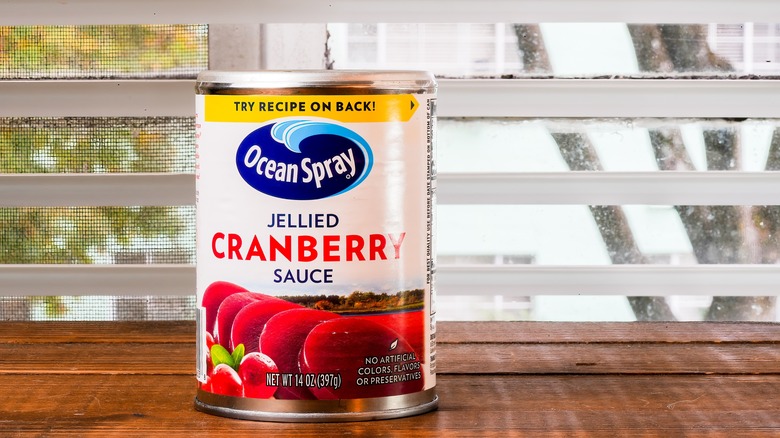 can of jellied cranberry sauce