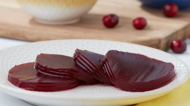 slices of cranberry sauce