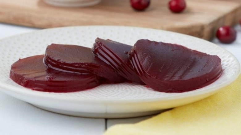 slices of cranberry sauce