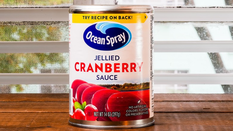 can of jellied cranberry sauce