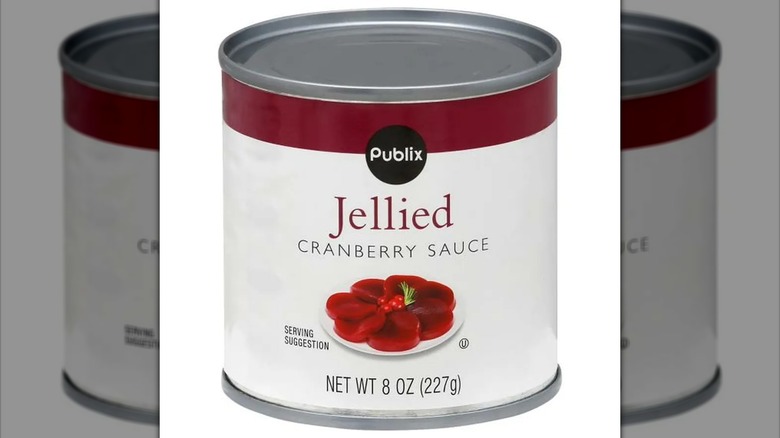 can of Publix jellied cranberry sauce